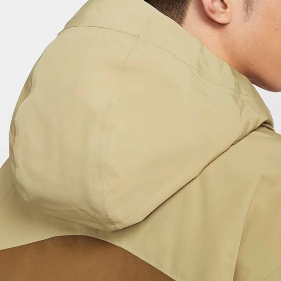 Nike ACG Storm-FIT Jacket in Brown and Beige. - Picture 5 of 8